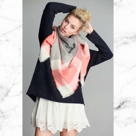 ‘Rylee’ frayed blanket scarf - Picture 2 of 2